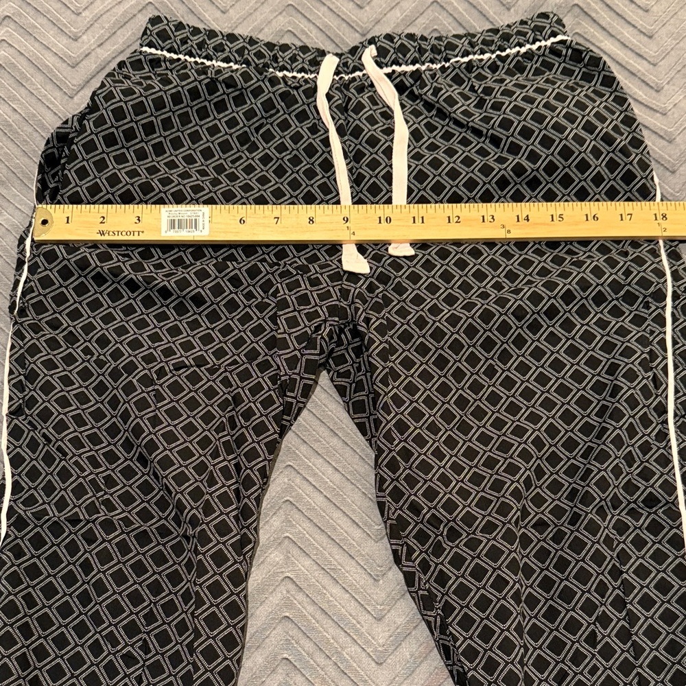 Stars Above Black and White Diamond Pattern Cropped Pajama Pants - Picture 5 of 9